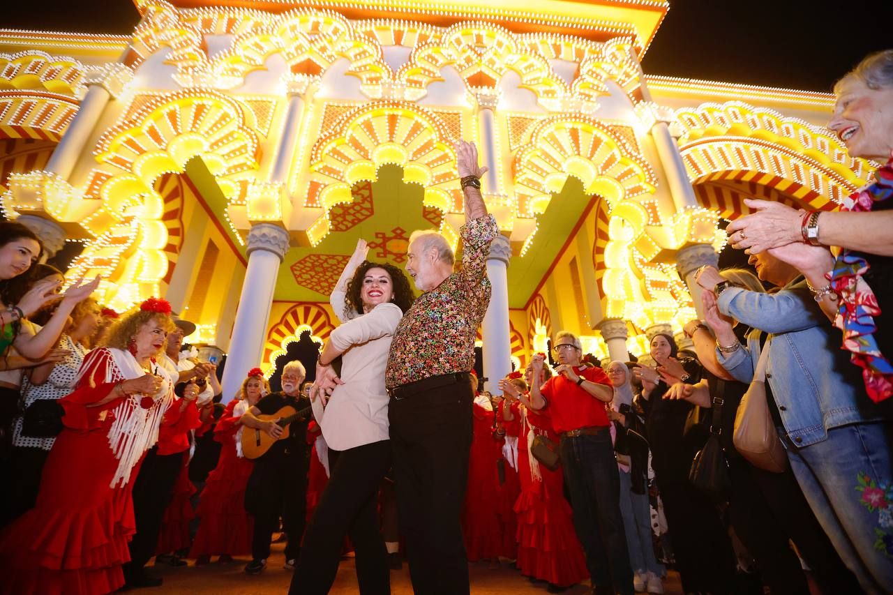 El encendido del alumbrado especial y la portada de la Feria de Córdoba, en imágenes