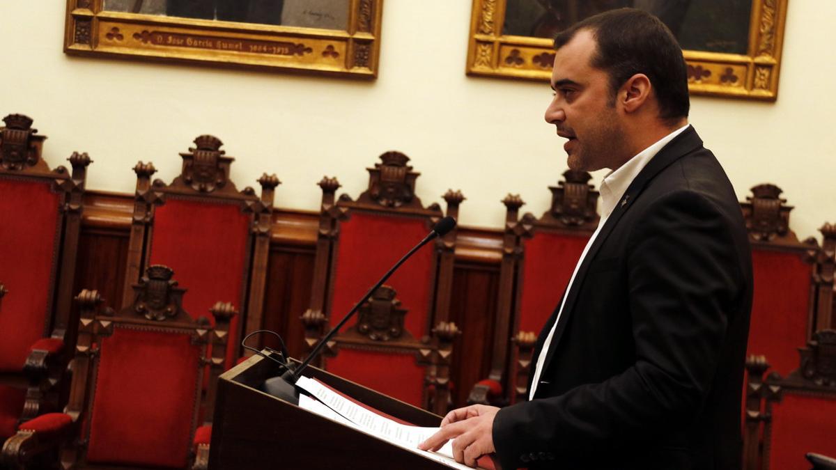 Jordi Ballart durante la comparecencia en la que anuncia su dimisión como alcalde y su baja del PSC.