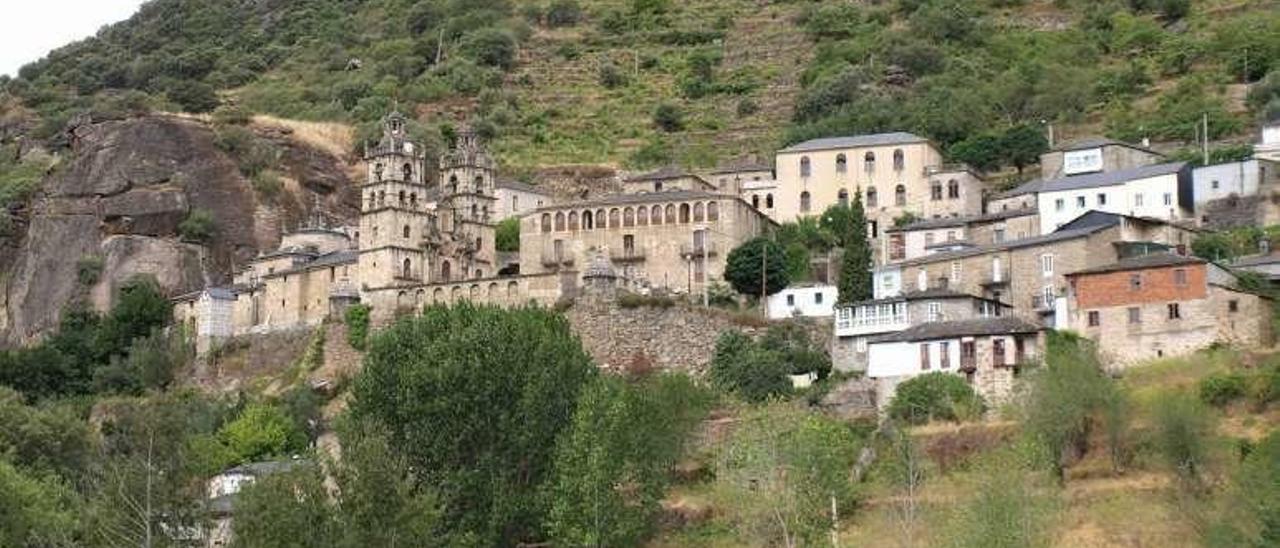 Vista del santuario de As Ermitas en O Bolo. // J. Regal