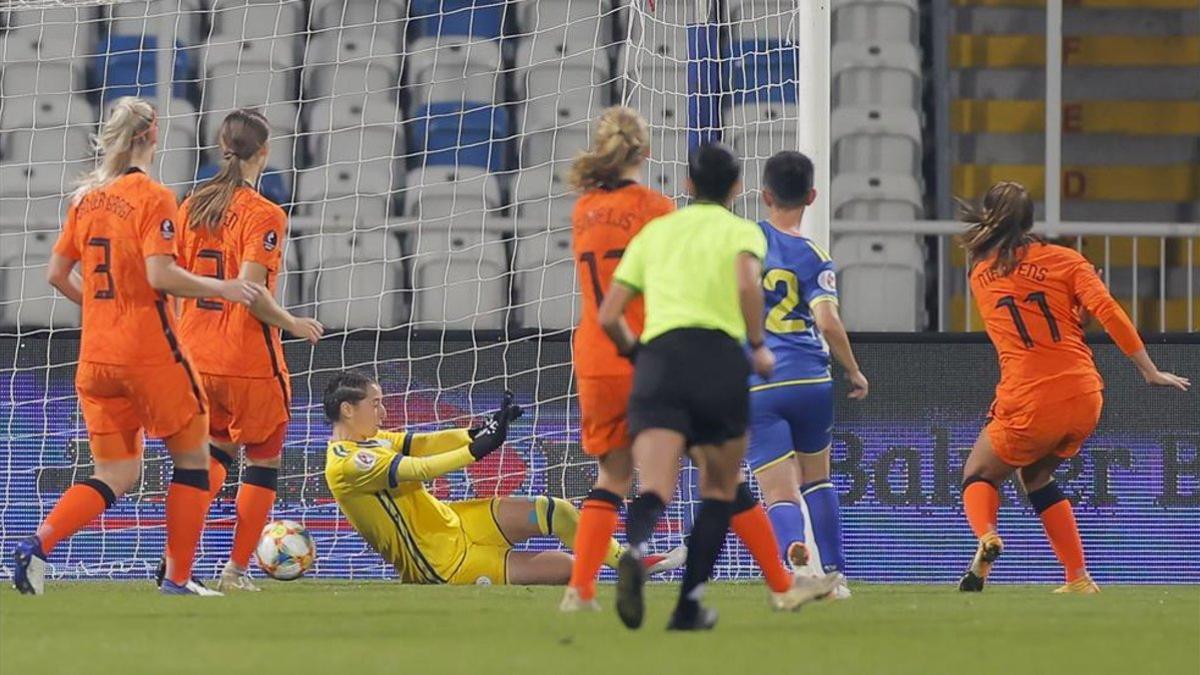 Lieke Martens anotó el 0-3 ante Kosovo