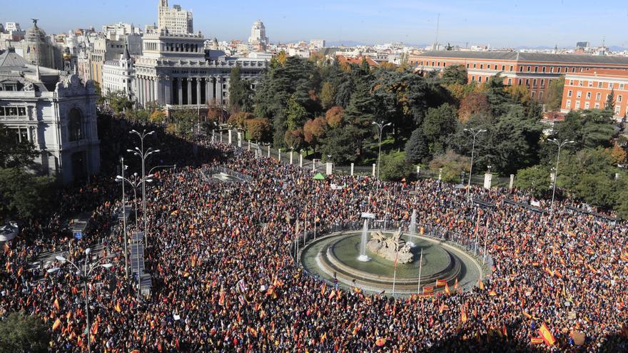 Cientos de miles de personas desbordan Madrid en una protesta cívica contra la mierda de la amnistía: "La resistencia debe continuar"