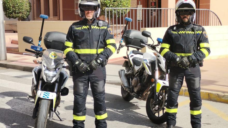 La Unidad de Tráfico de la Policía de El Campello estrena uniformes para garantizar la seguridad de los agentes