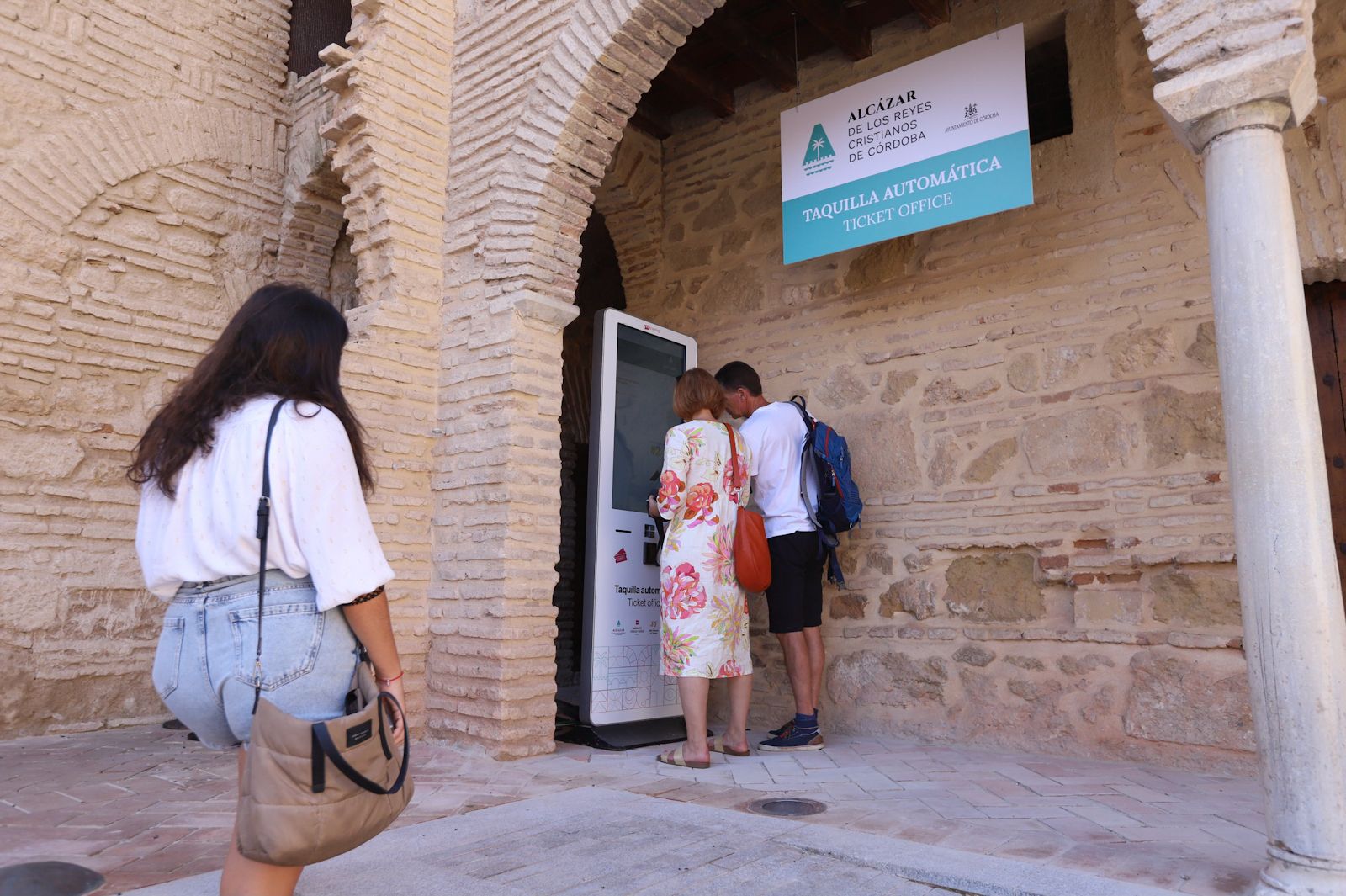 La entrada al Alcázar de Córdoba se hace desde este viernes por la puerta de la Ribera