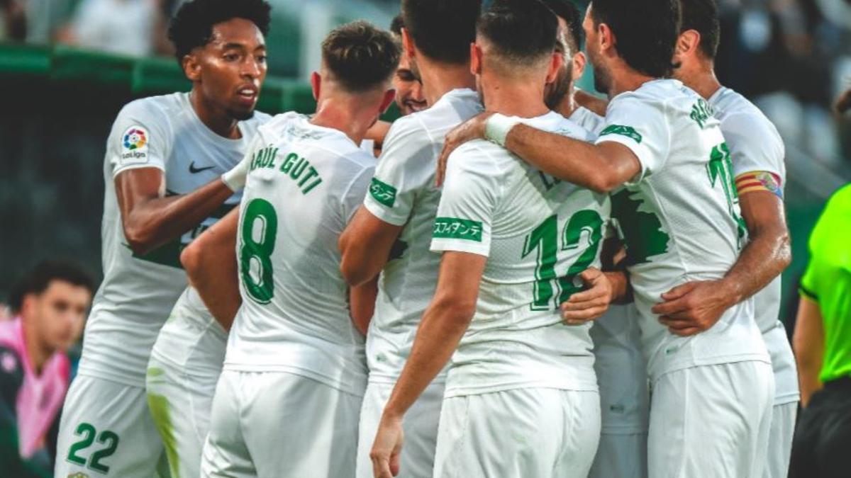 El Elche CF celebra un gol