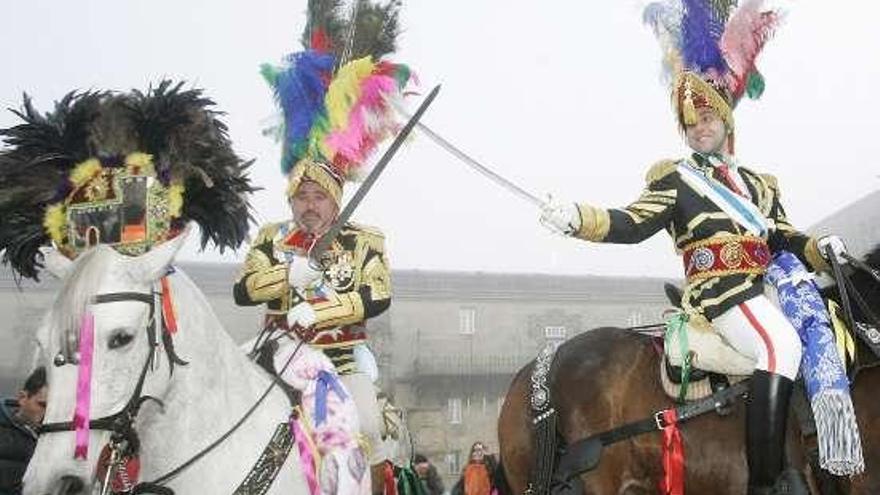 Los &quot;Xenerais&quot; del Carnaval del Ulla llegan al Obradoiro