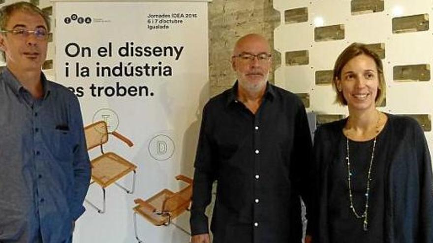 Presentació del projecte amb el president de disseny=igualada, Lluís Jubert, la regidora Àngels Chacón i el director de les jornades, Pep Valls