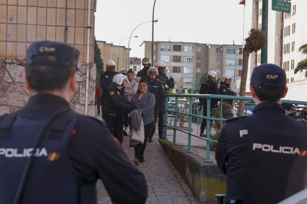 Despliegue policial en Avilés: Veinte agentes detienen a cuatro personas en una operación antidroga