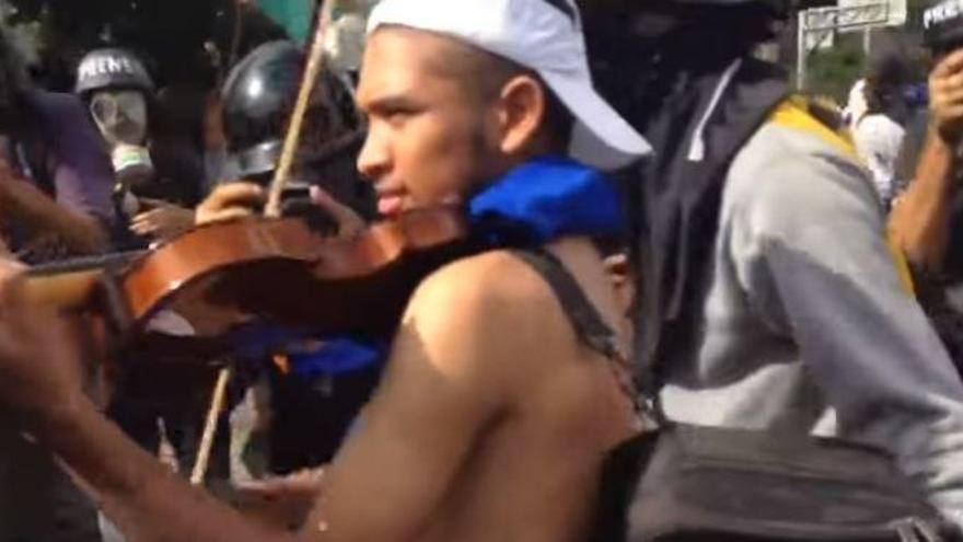 Willy Arteaga, el músic que fa servir el violí contra Maduro