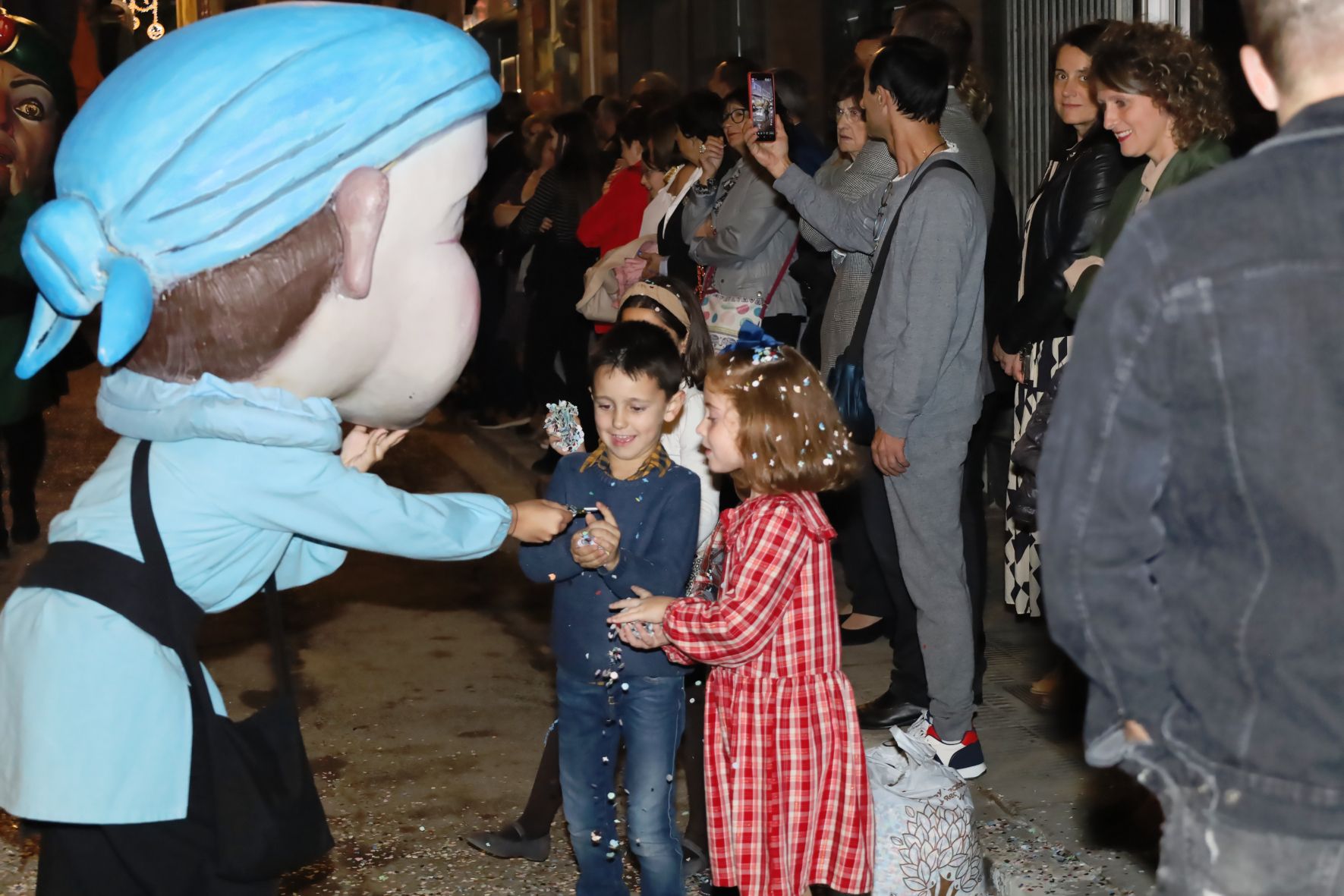 Todas las fotos del colorido desfile de carrozas de la Fira d'Onda