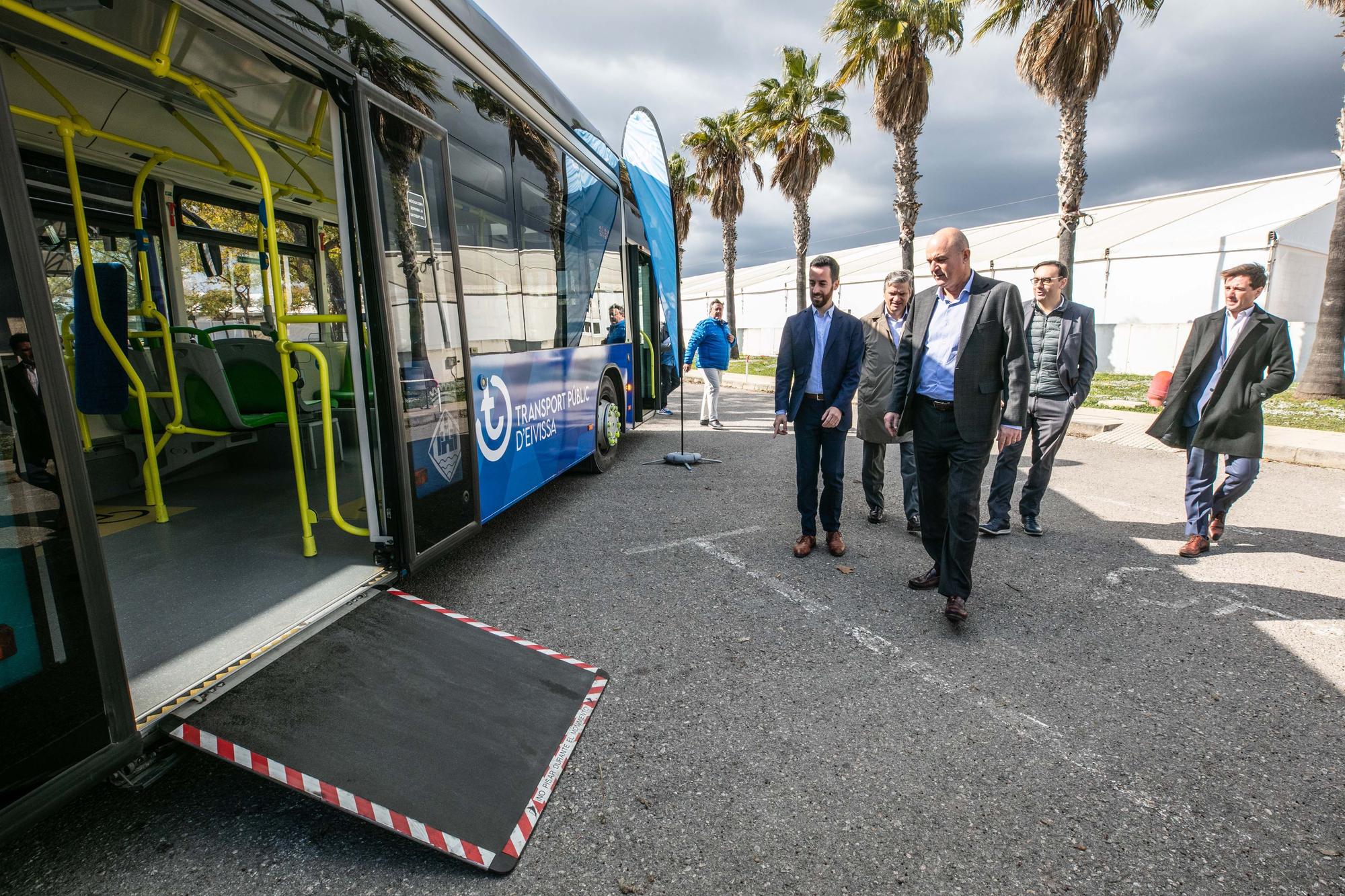 Galería de imágenes de los nuevos autobuses híbridos para Ibiza