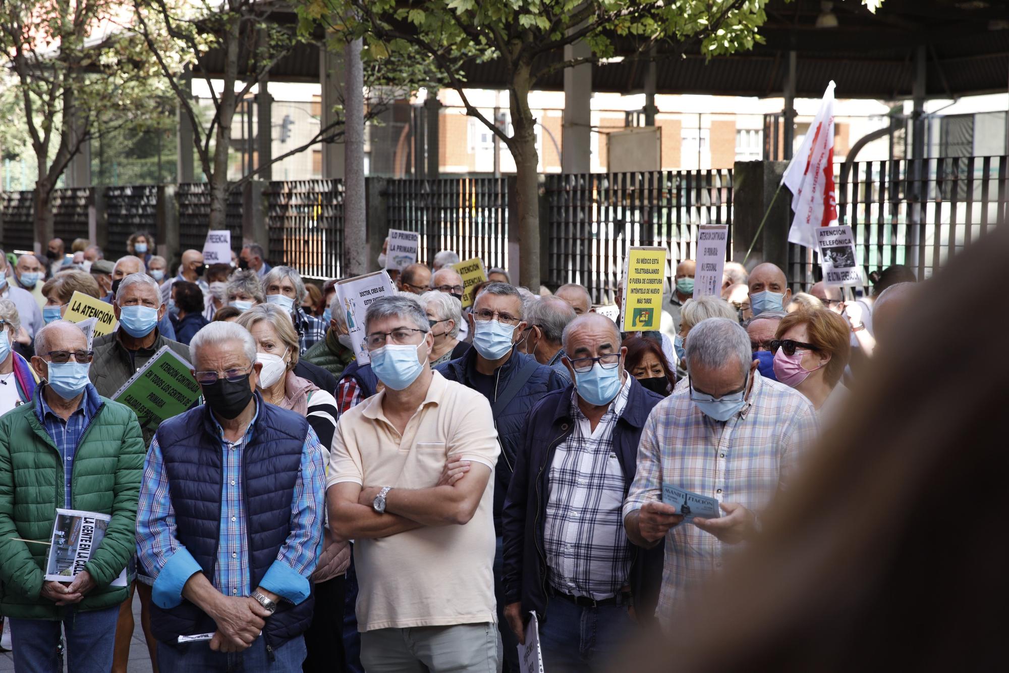 Manifestación vecinal contra el cierre de centros de salud en horario de tarde