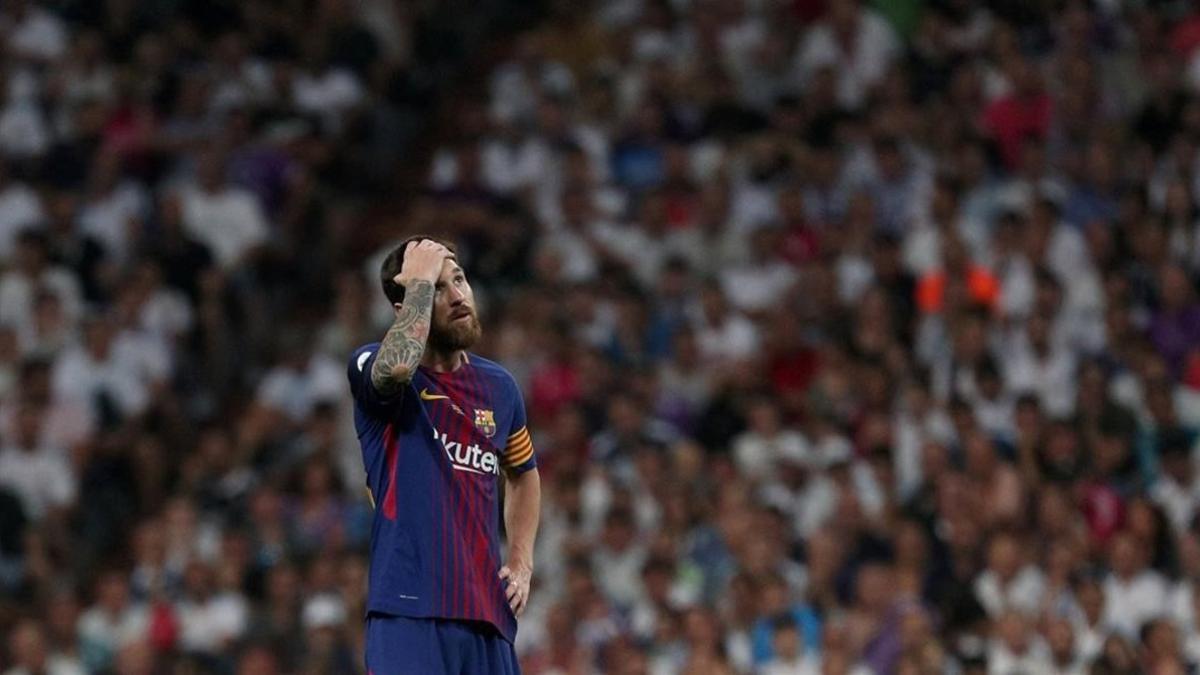 Messi exhibe su frustración durante la derrita del Bernabéu en la Supercopa.