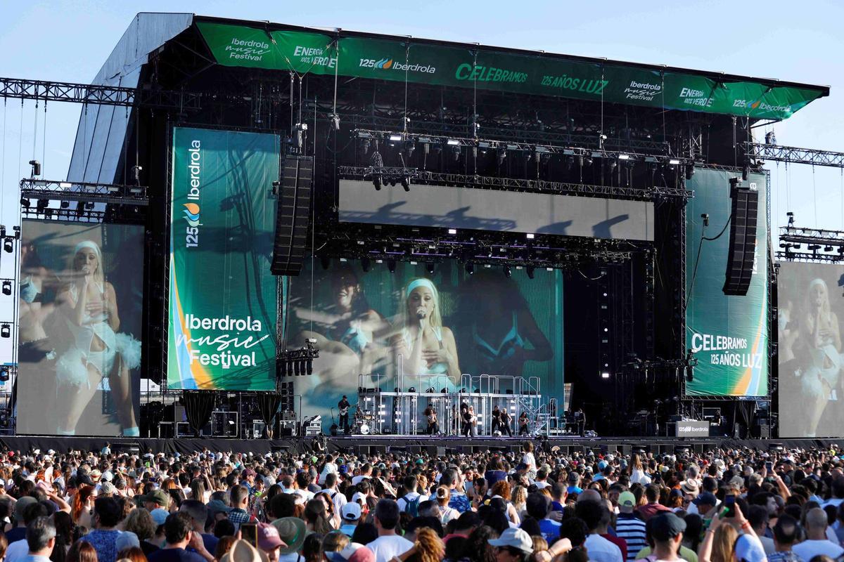El público, durante una de las actuaciones del Iberdrola Music Festival en el recinto Iberdrola Music de Madrid.