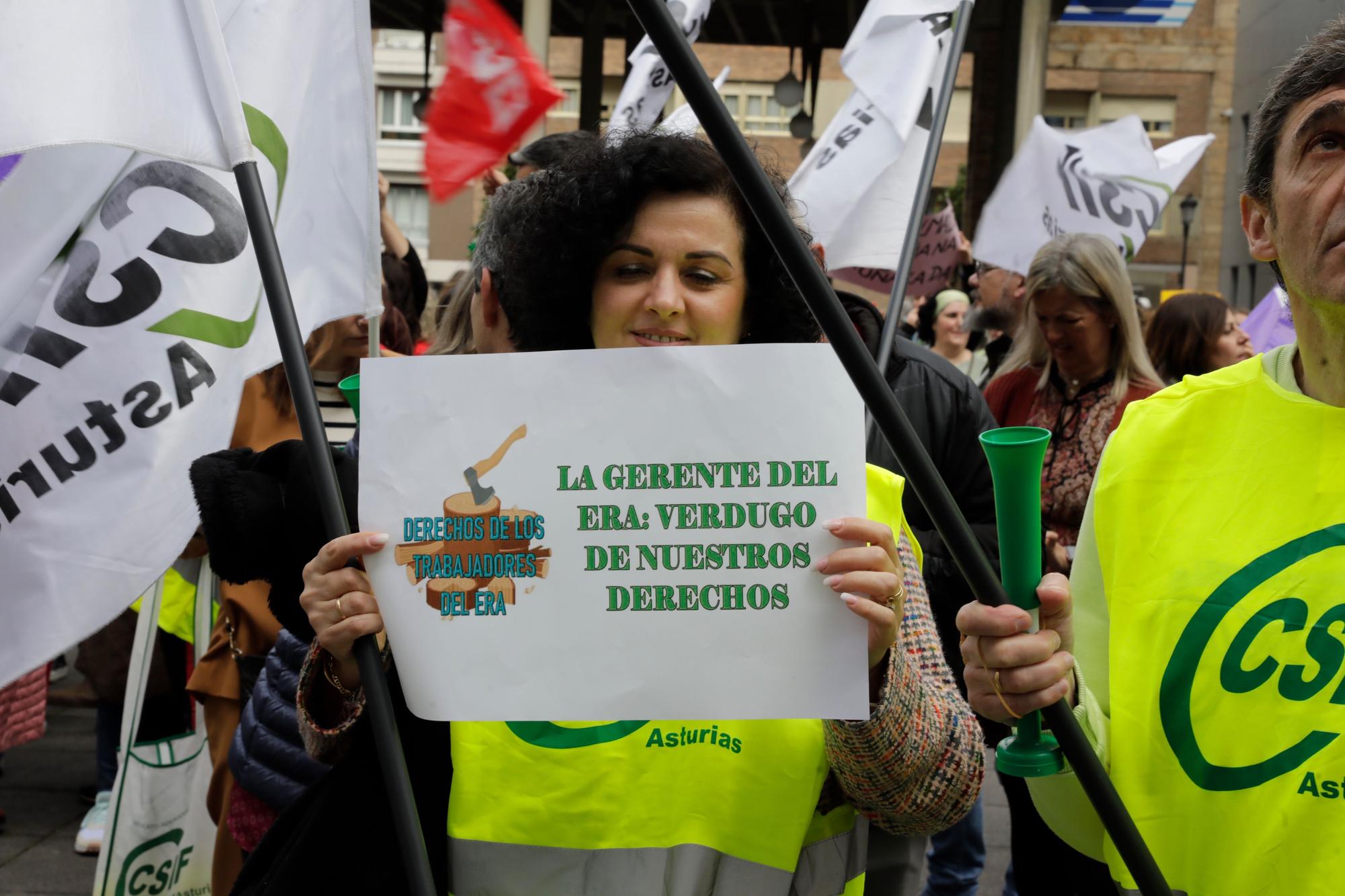 En imágenes: Multitudinaria protesta de los trabajadores del ERA: "Nuestras vacaciones no son un trueque electoral"