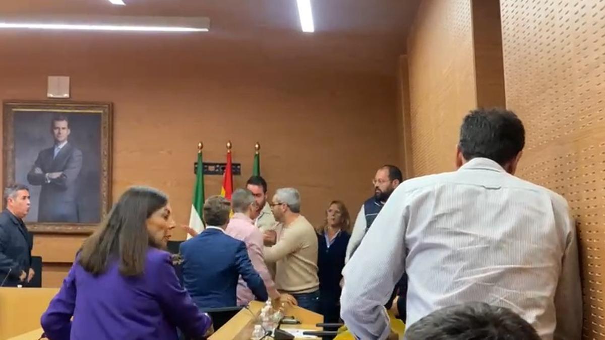 La pelea de dos concejales en el Pleno de El Puerto de Santa María