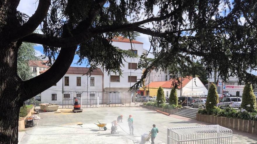 Máis alá do deporte: Carballo renovará a pista de xogos da Milagrosa cun deseño inspirado nas súas alfombras florais