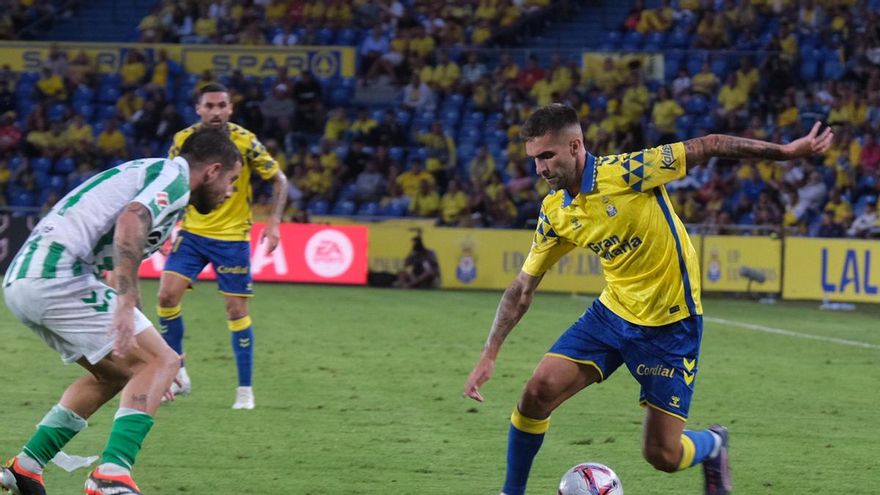 Pejiño, de la UD Las Palmas, en el radar de tres equipos de Primera para salir cedido