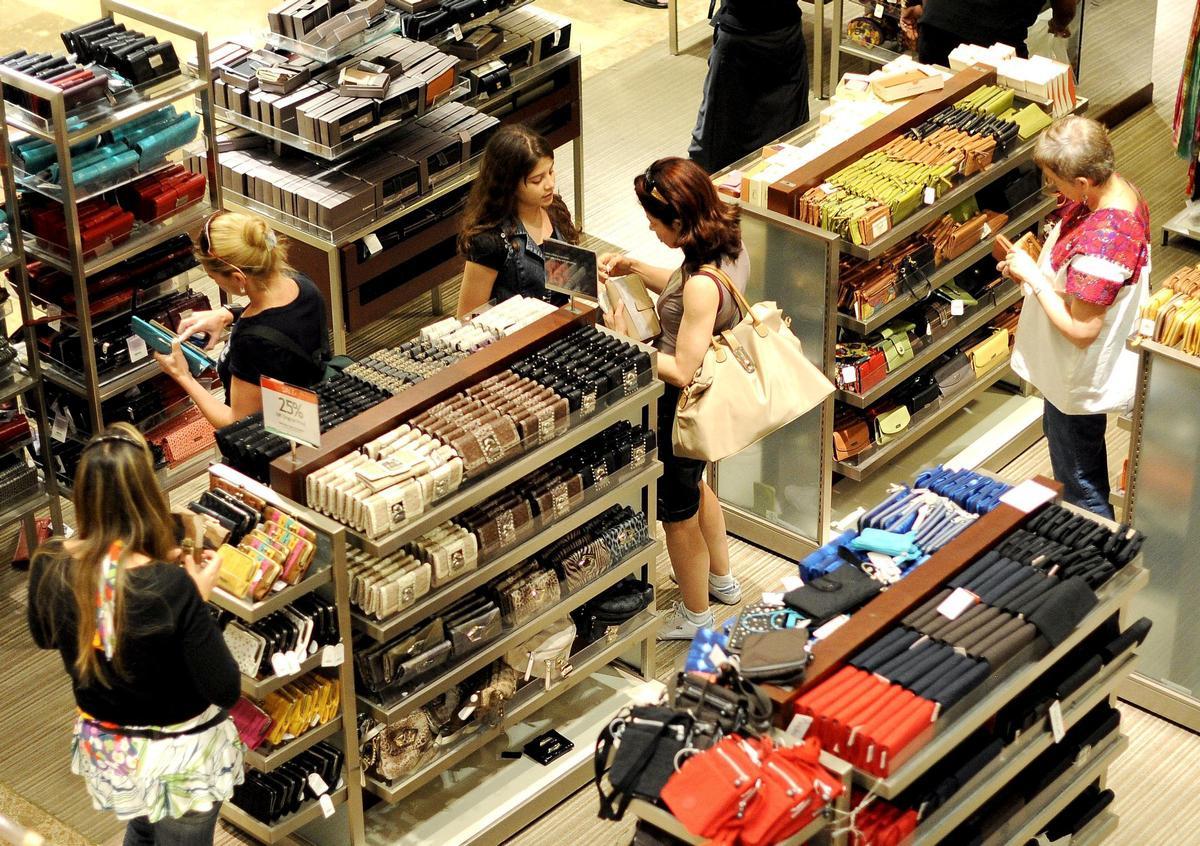 La confianza de los consumidores encadena cinco meses consecutivos de ascensos.