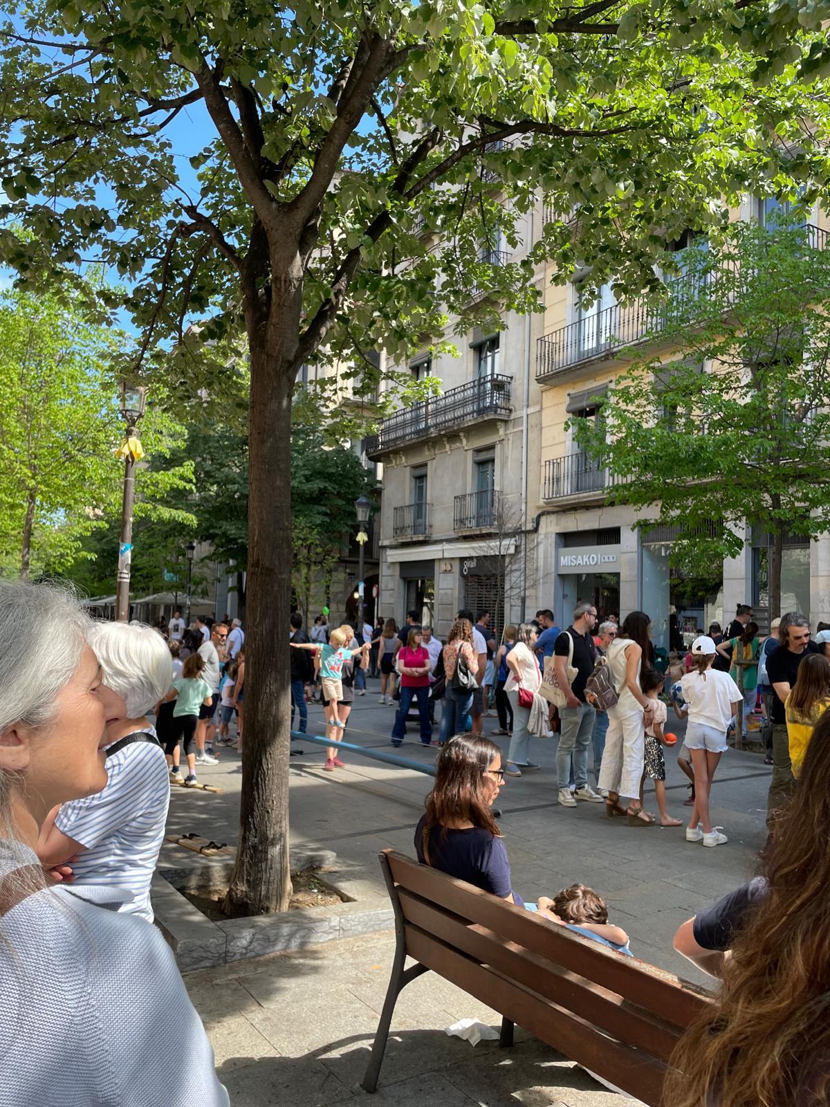 Diumenge de circ i música a la Rambla per les Festes de Primavera