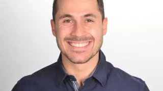Jorge Lareo, psicólogo: "Es normal que en el primer día de vacaciones aparezcan síntomas como tensión y cansancio muscular"