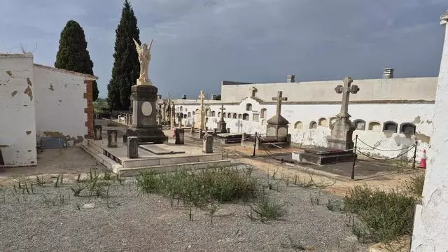 Estado de algunas zonas del cementerio de Sagunt