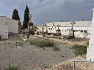 Sagunt: quejas vecinales por la imagen de algunas zonas de un cementerio municipal