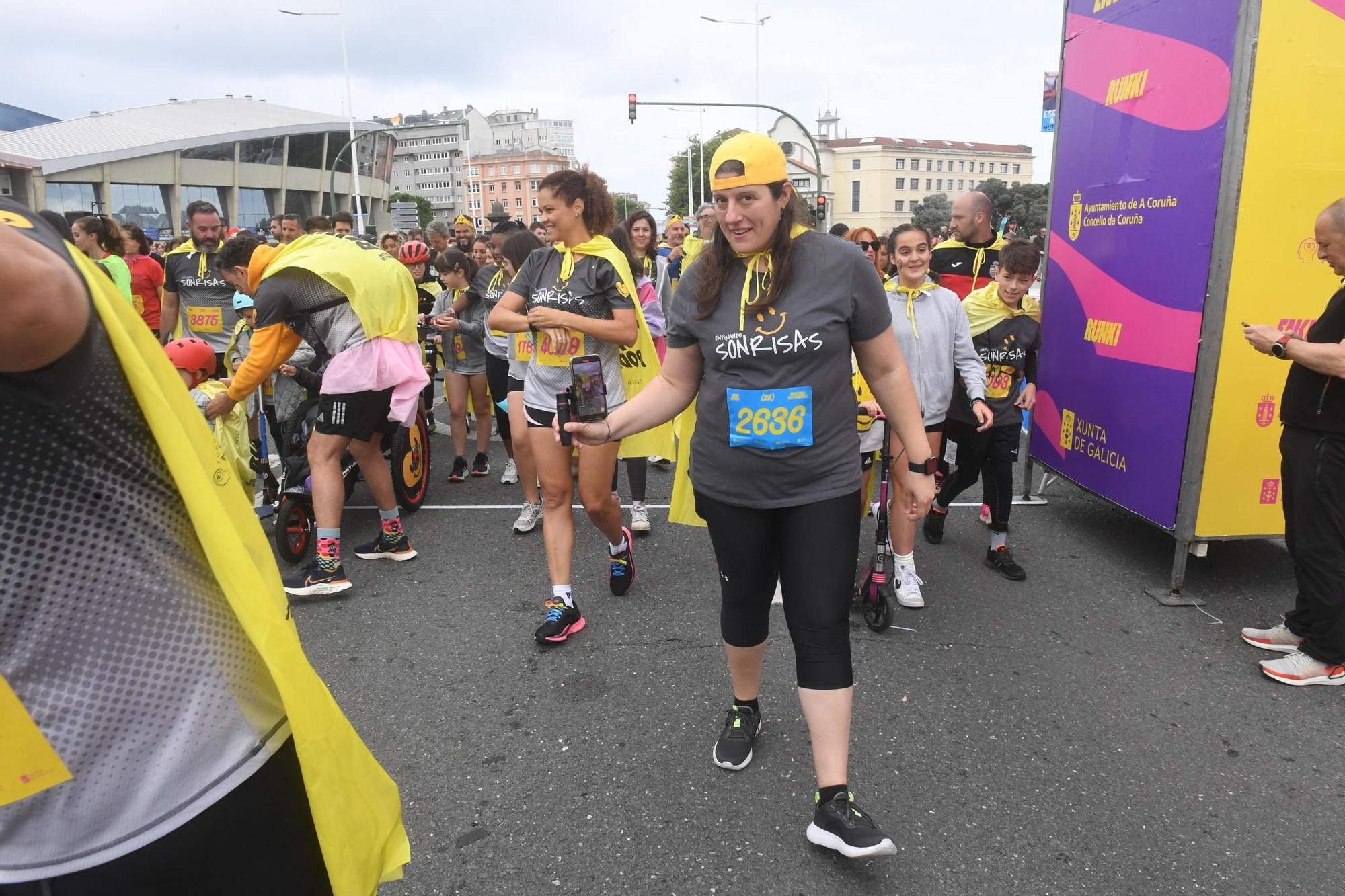 La carrera RUNKI, promovida por ENKI y Fundación Adcai inunda las calles de A Coruña con sus capas de superhéroes