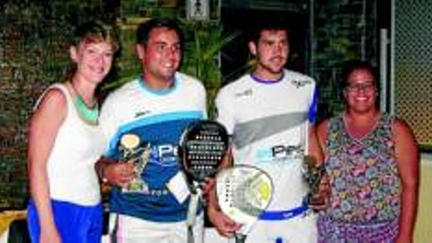 46 parejas participaron en el torneo de padel