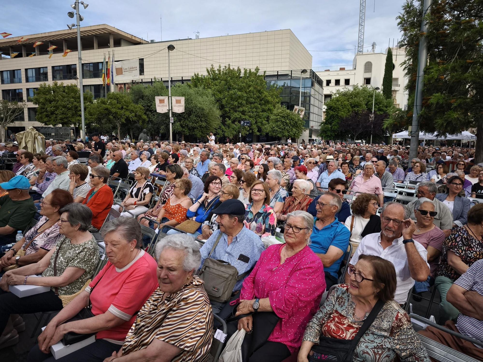 Galería de fotos de la fiesta dedicada a los mayores en Almassora