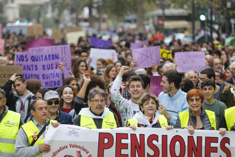 Estudiantes protestan en València contra el machismo en las aulas