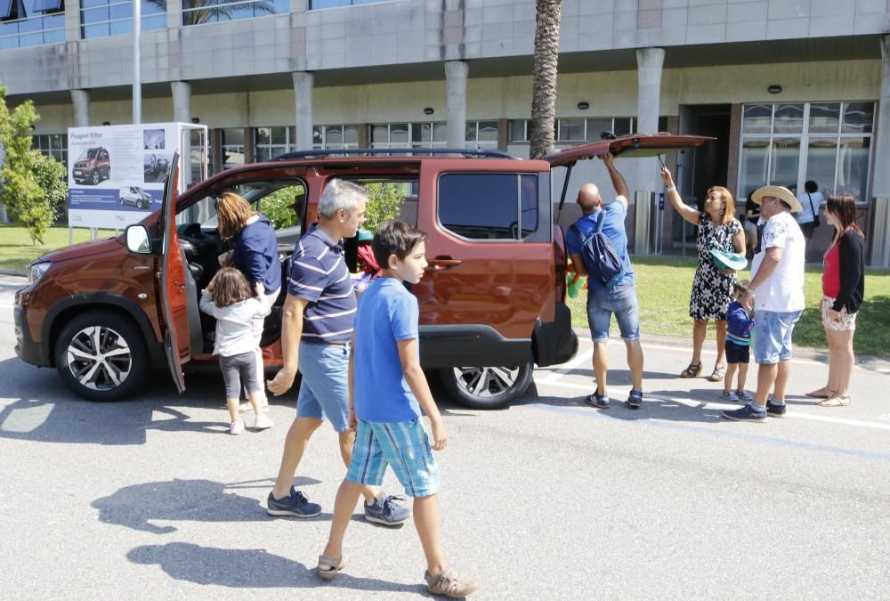 Más de 5.000 personas realzan la jornada de puertas abiertas celebrada en la planta.