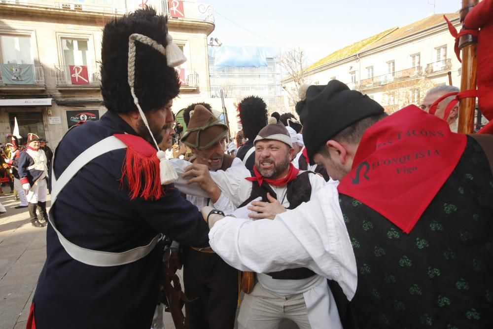 La representación de la expulsión de las tropas invasoras francesas congrega en el casco histórico a miles de personas para disfrutar del broche de oro a un fin de semana de fiesta.