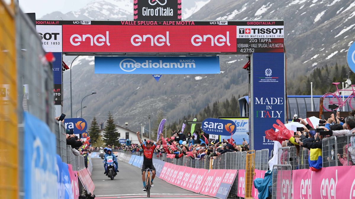 Damiano Caruso entrando en la meta de la etapa 20