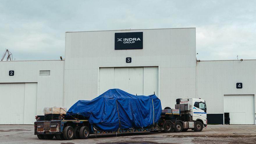 Llega a El Tallerón el primer vehículo de combate 8x8 procedente de Trubia