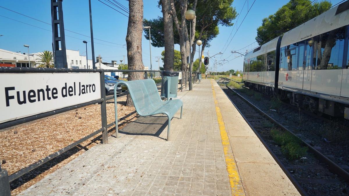 Parada de metro en Fuente del Jarro.