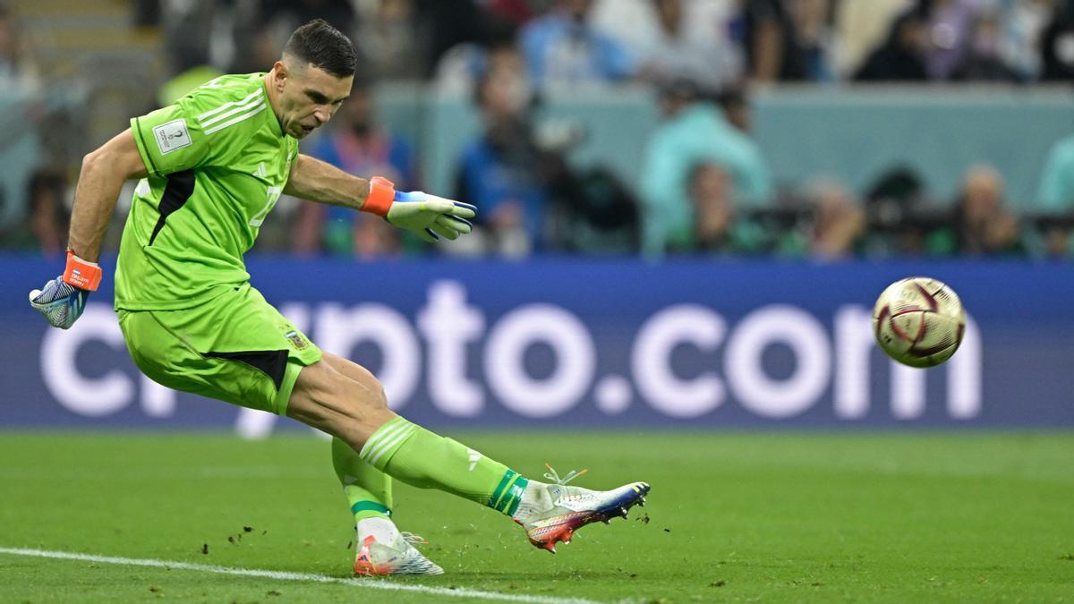 Dibu Martínez, el portero de la selección argentina, en la semifinal ante Croacia.