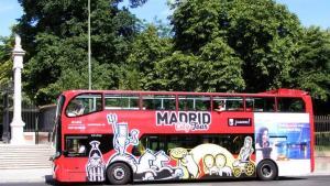 Madrid City Tour pasando al lado del parque Retiro