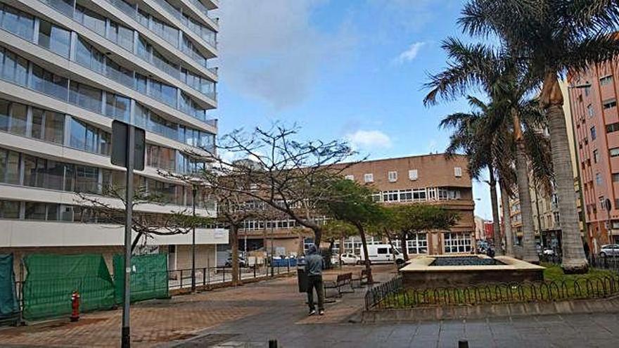 Imagen de la plaza de República Dominicana con el nuevo edificio a la izquierda.