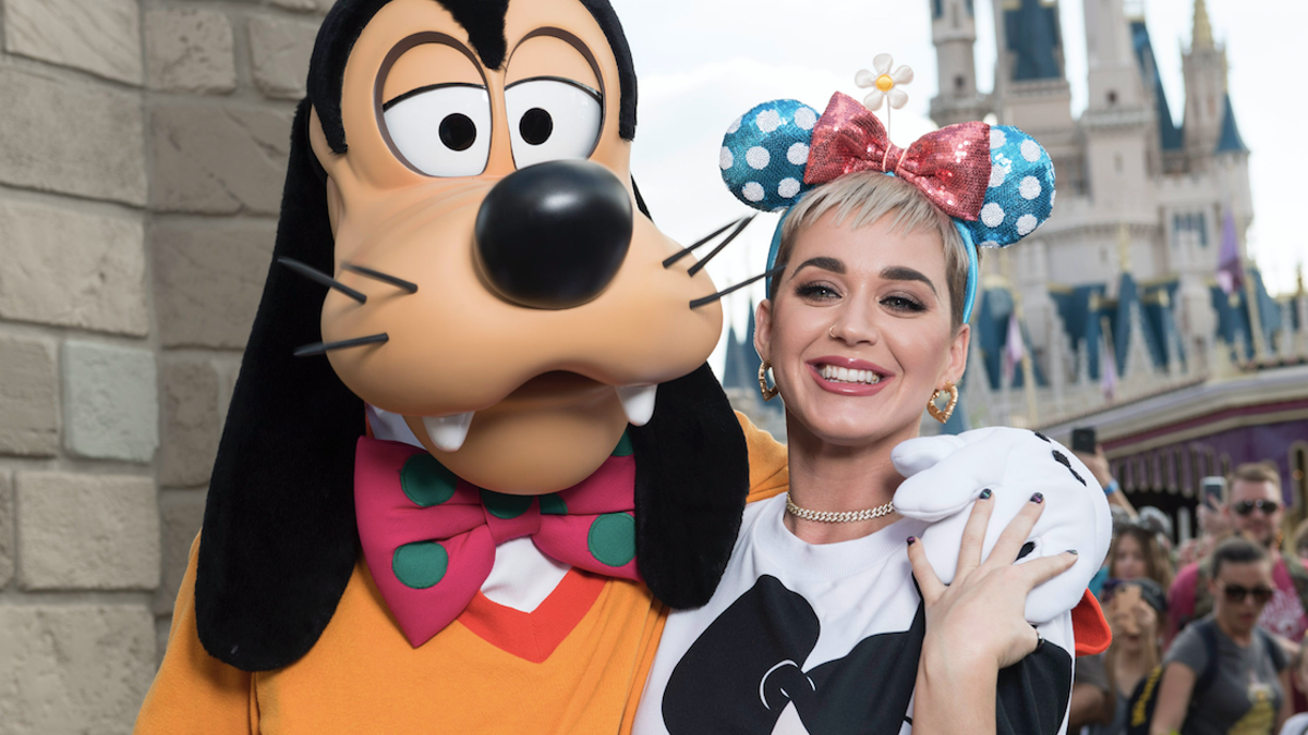 Katy Perry visita Disneyland