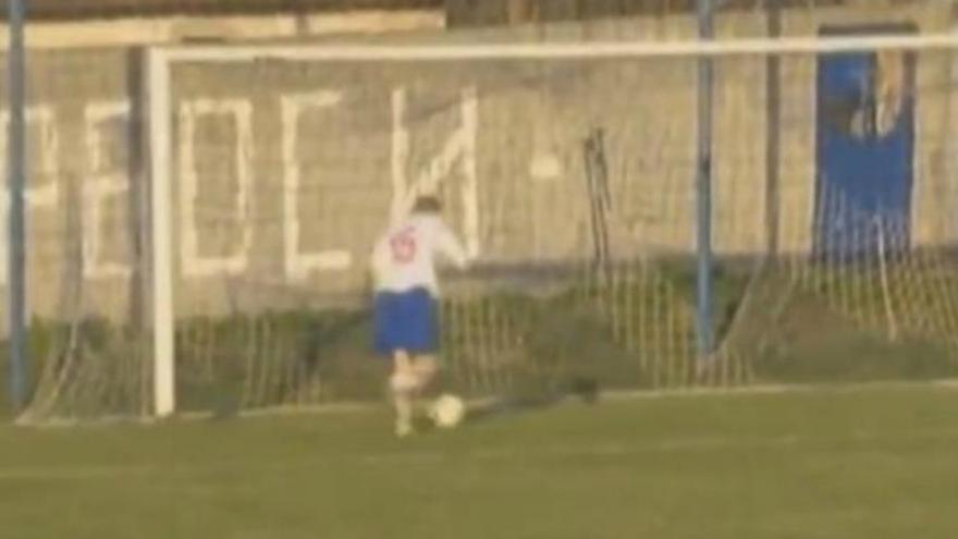 Increíble fallo de un gol cantado en Serbia