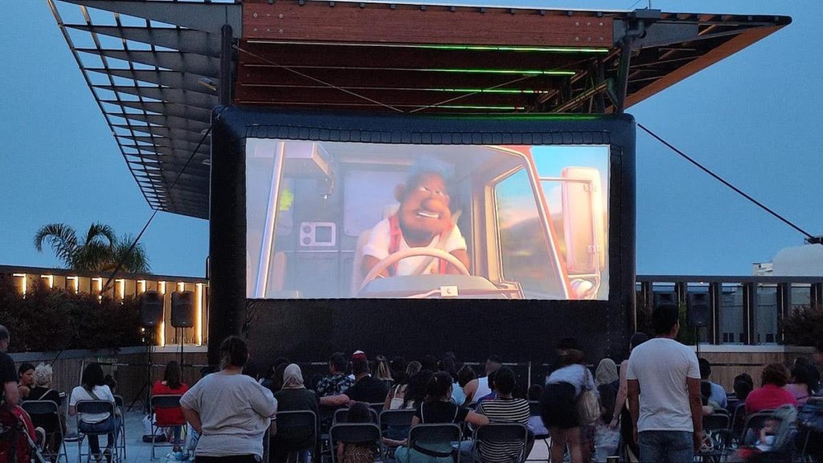 Sesión familiar en el Cinema d’Estiu a l’aire lliure.