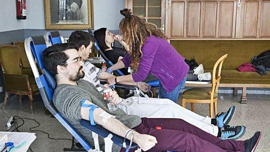 Los alumnos y profesores del IES Claudio Moyano de Zamora participan en la jornada de donación de sangre