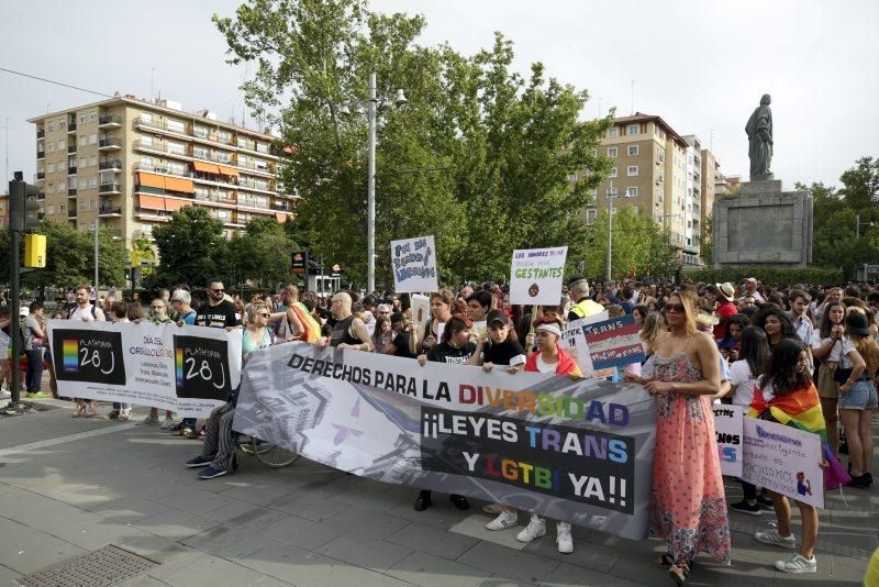 "Orgulloxos y libres". Manifestación del Orgullo en Zaragoza