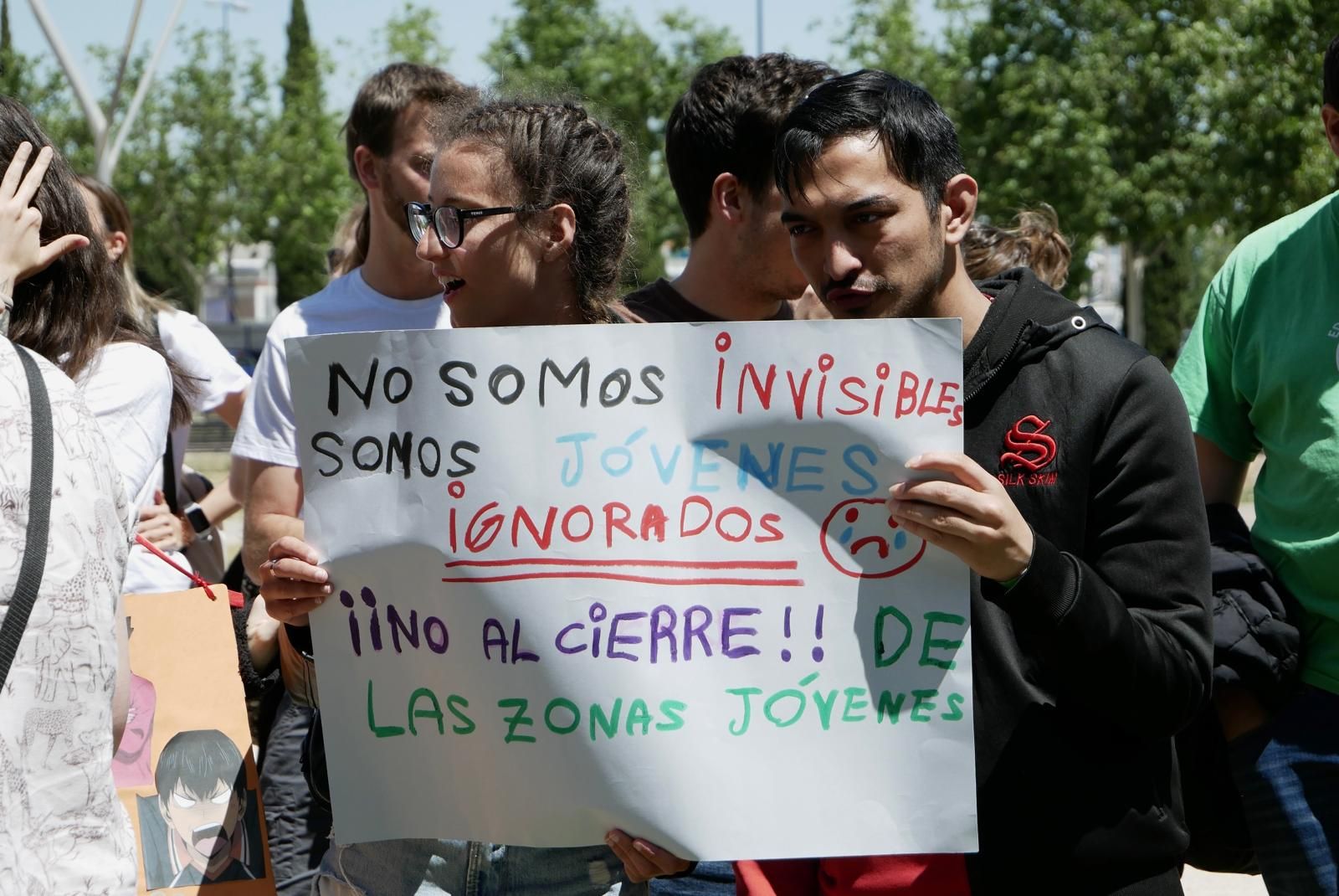 En imágenes | Huelga en las zonas jóvenes de Zaragoza