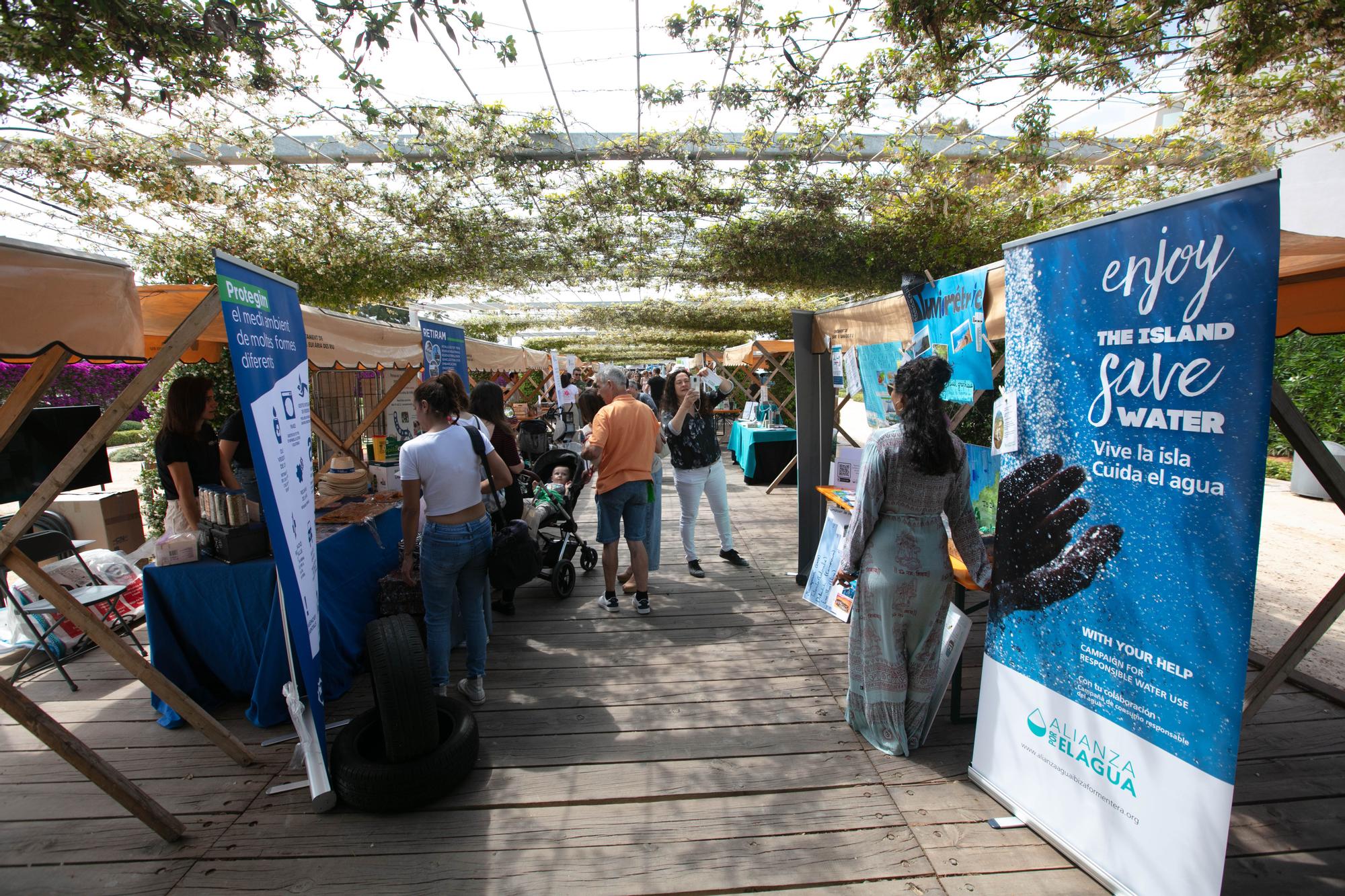 Mira aquí todas las fotos de la feria ECO UC de Santa Eulària