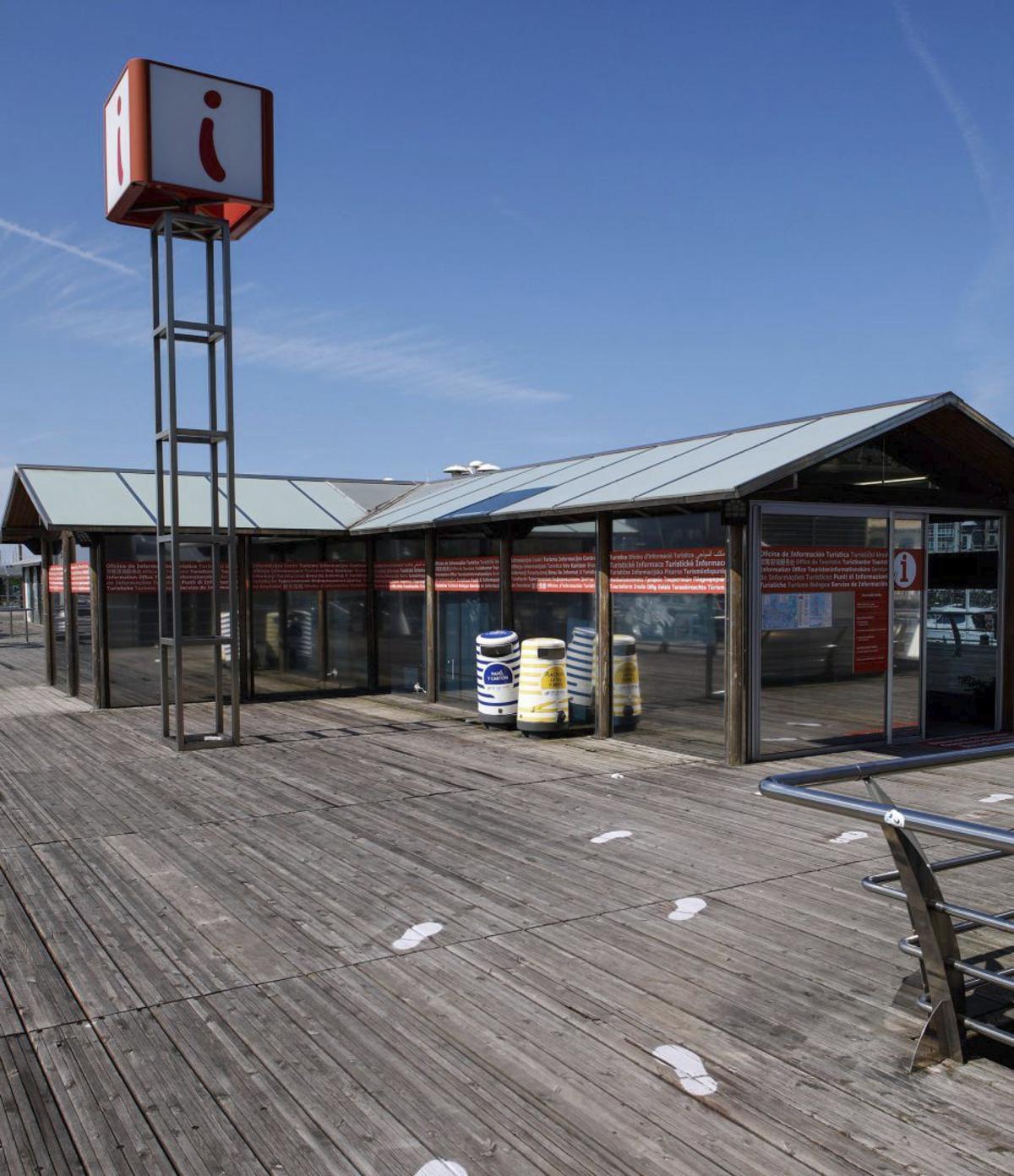 El antiguo edificio de información turística en Fomento, que aspira a conseguir la Federación de Vela para mejorar sus instalaciones en la varada. | JUAN PLAZA