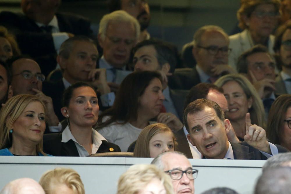 Felipe VI lleva a la Infanta Sofía al Bernabéu