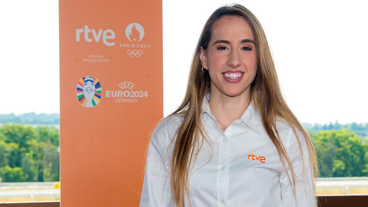 Alicia Arévalo, narradora del fútbol femenino en los JJOO de París 2024 en TVE.