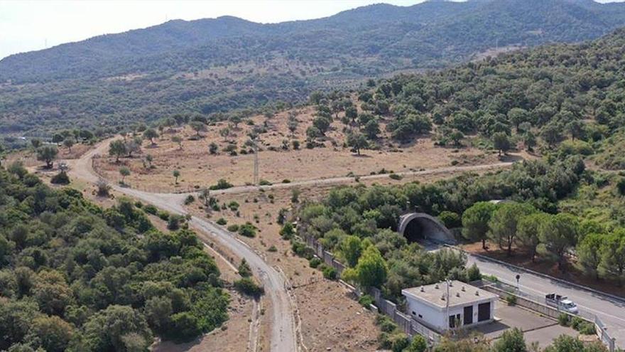 Italia busca a un niño desparecido tras la muerte de su madre en un bosque