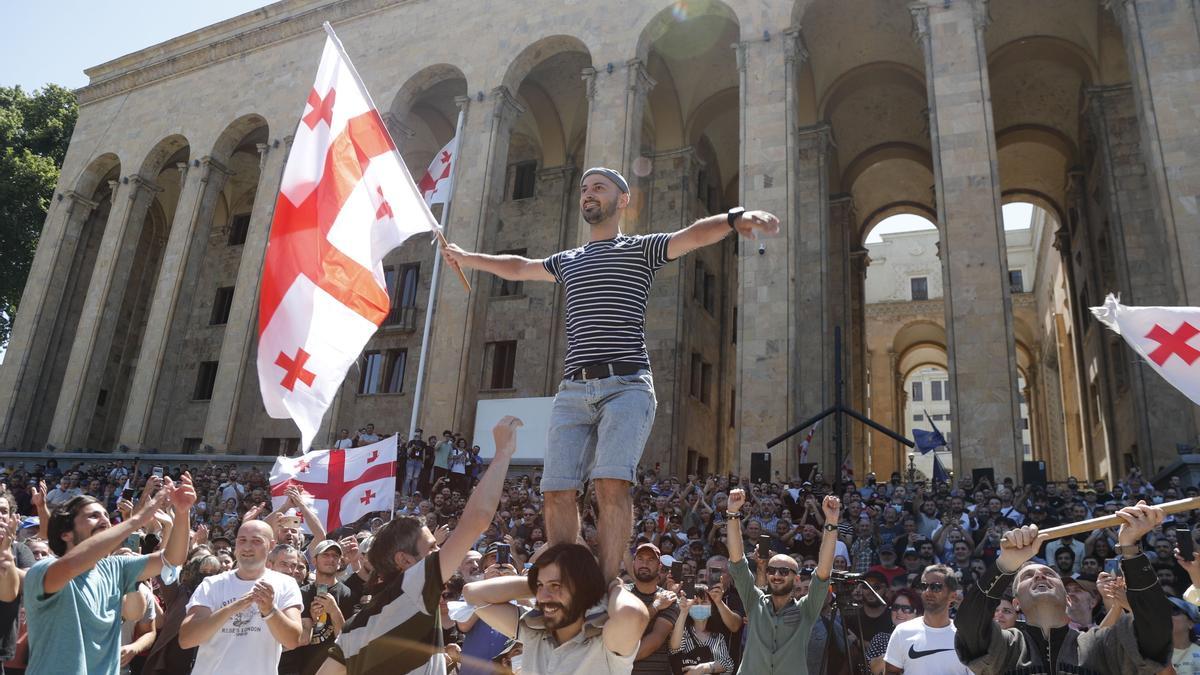 Manifestantes homófobos en Georgia.